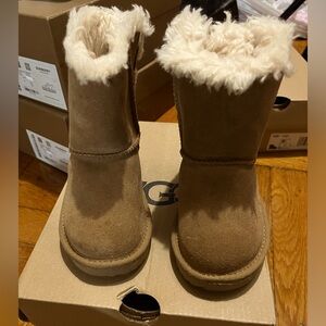 UGG T Bailey brown bow US sz 7